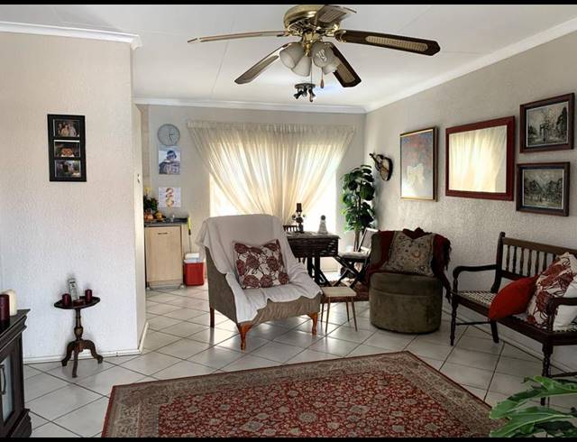 1 BEDROOM TOWNHOUSE FOR SALE IN VAN DYK PARK